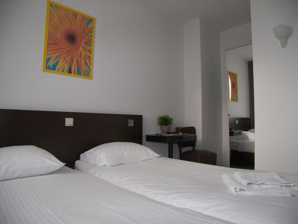 Hotel De Markt Valkenswaard Exterior photo